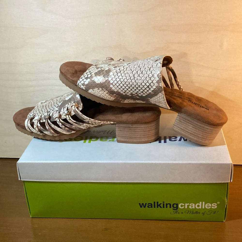 Walking Cradles Cream Textured Mules – Women’s 10